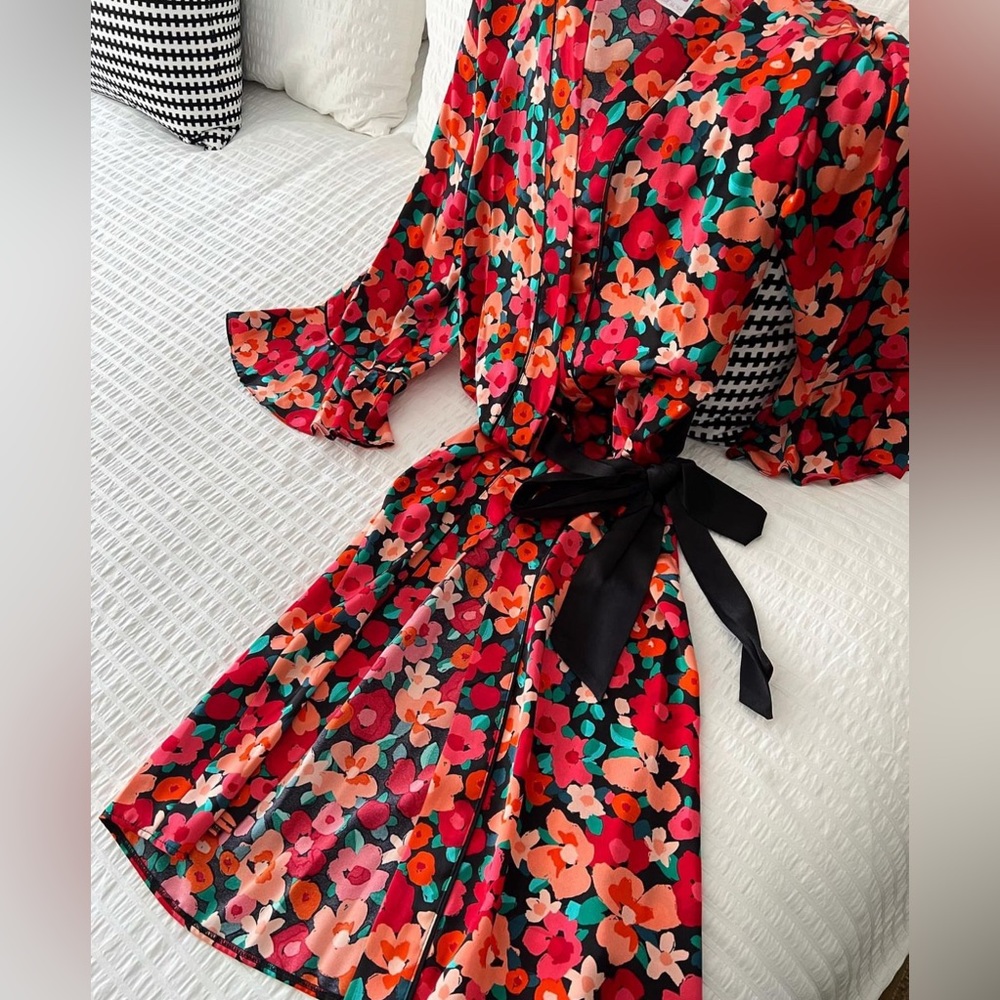 Silk robe for homewear! Super vibrant and elegant colors and perfect material